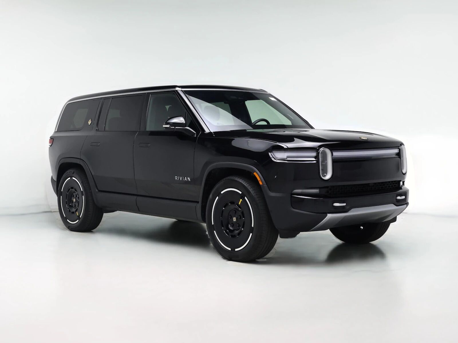 2025 RIVIAN R1S