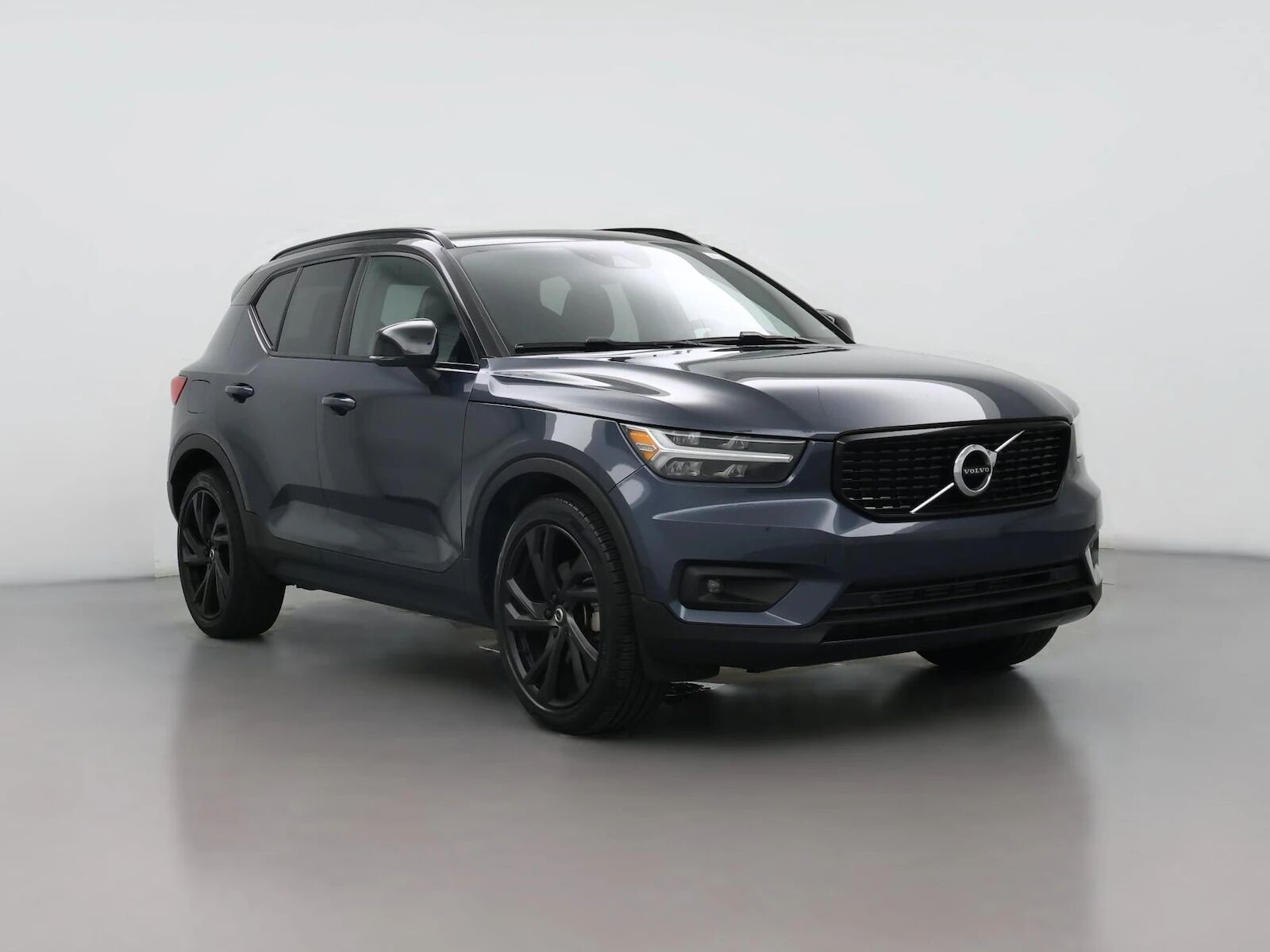 2022 VOLVO XC40