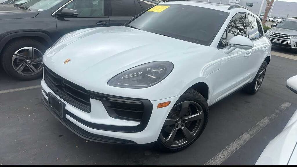2024 PORSCHE Macan