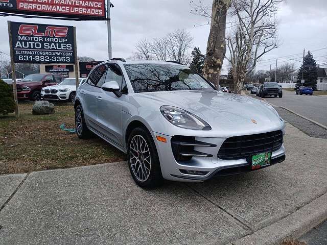 2017 PORSCHE Macan