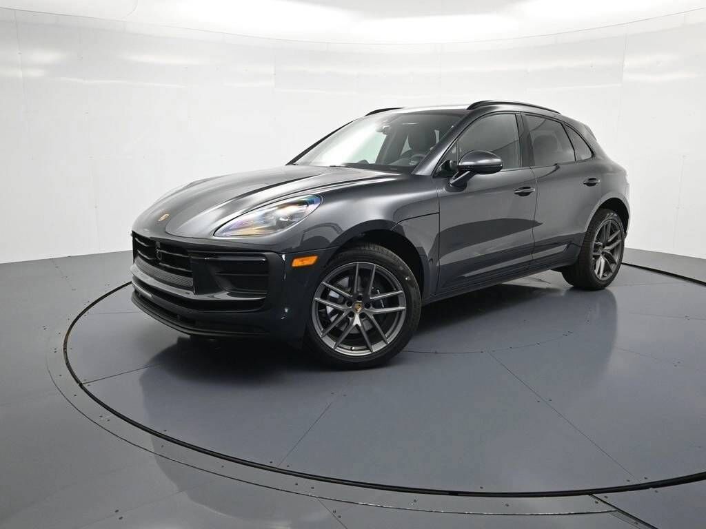 2026 PORSCHE Macan