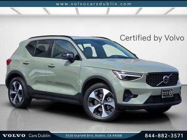 2025 VOLVO XC40