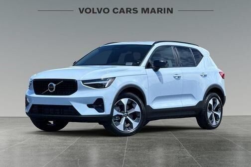 2026 VOLVO XC40