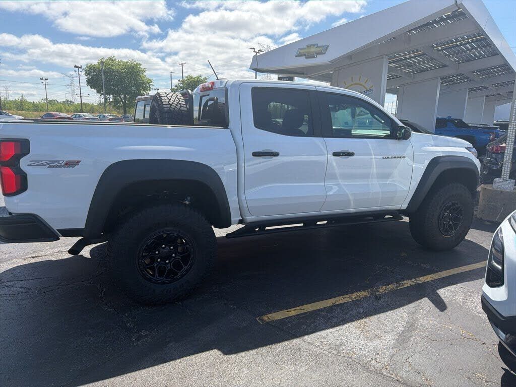 2024 CHEVROLET Colorado