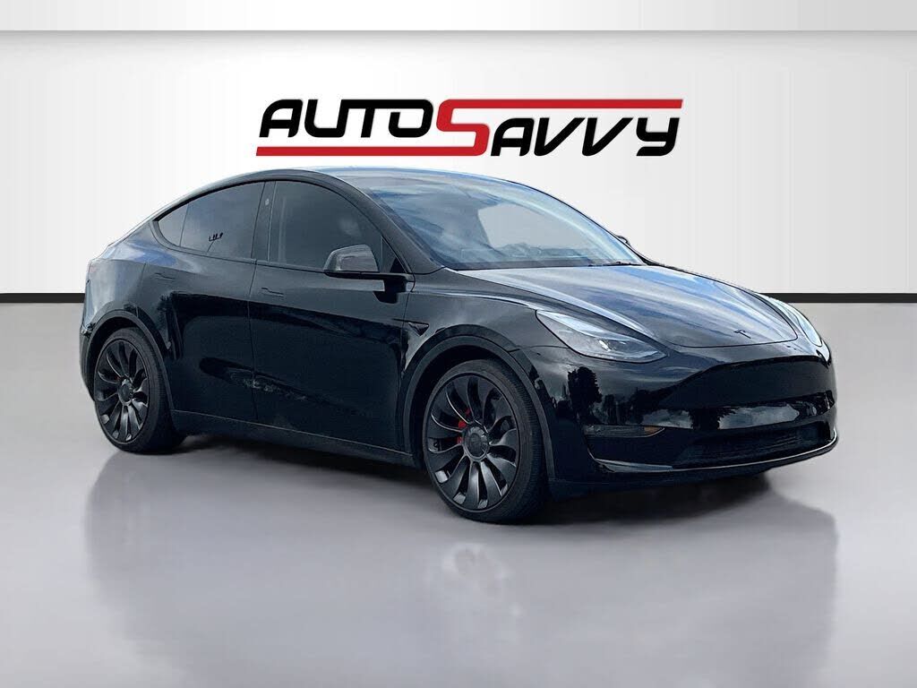 2025 TESLA Model Y