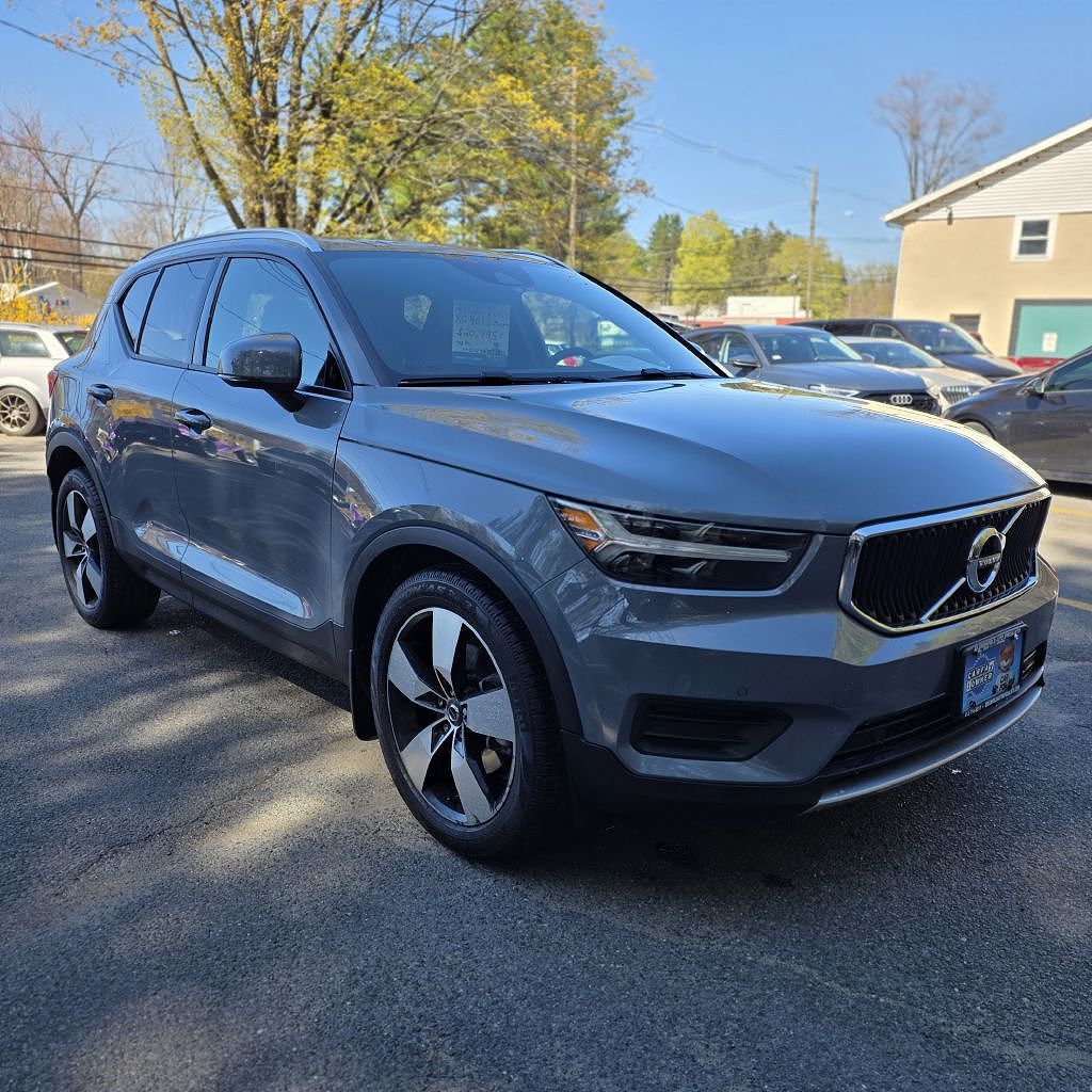 2020 VOLVO XC40
