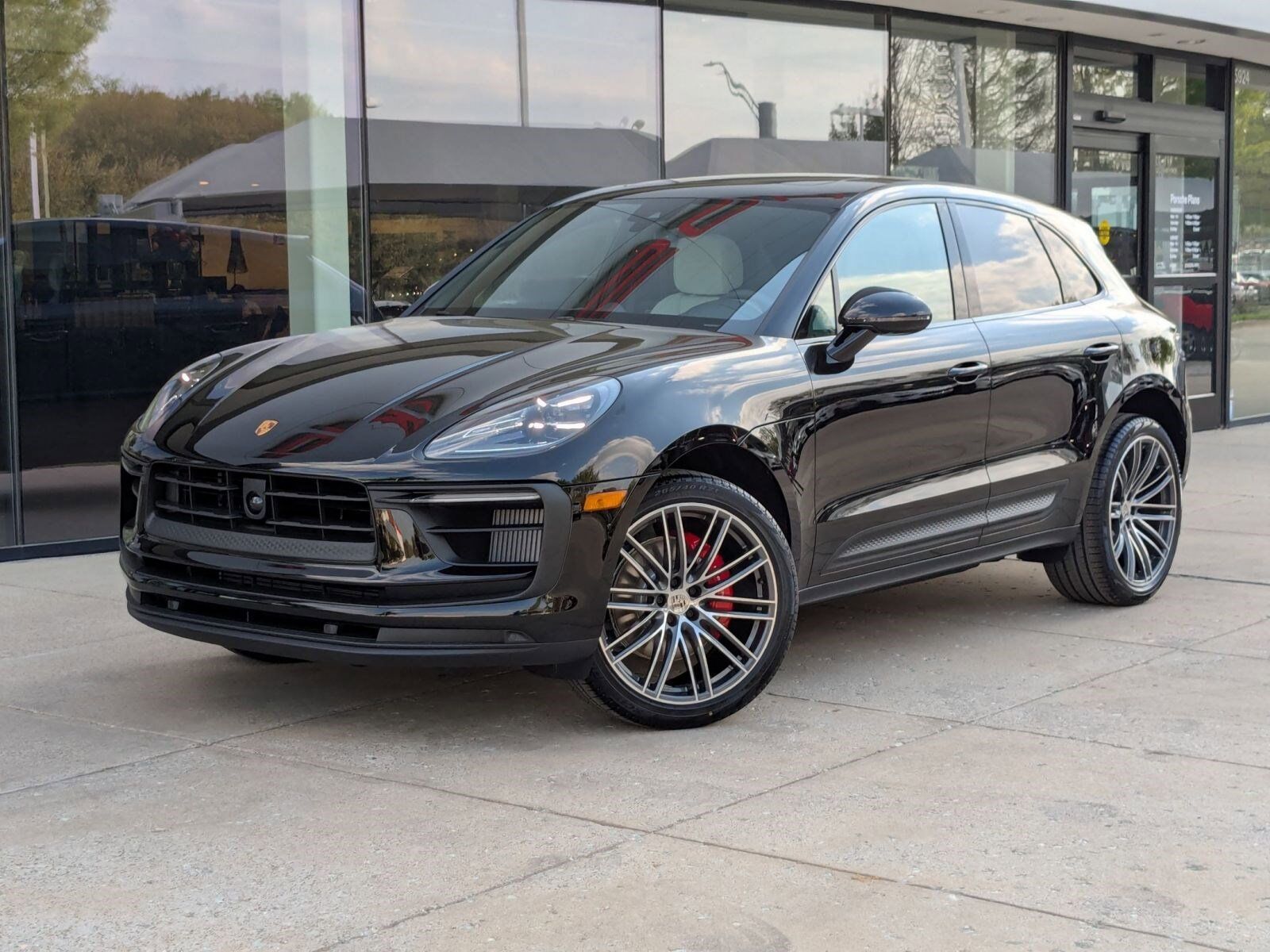 2026 PORSCHE Macan