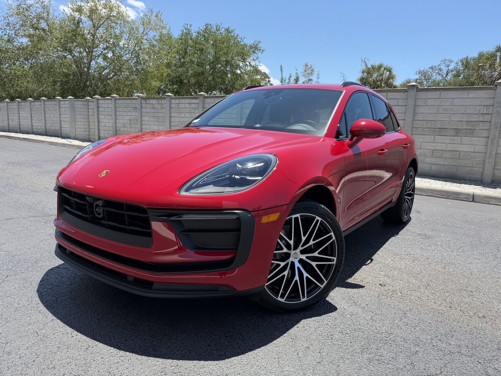 2026 PORSCHE Macan