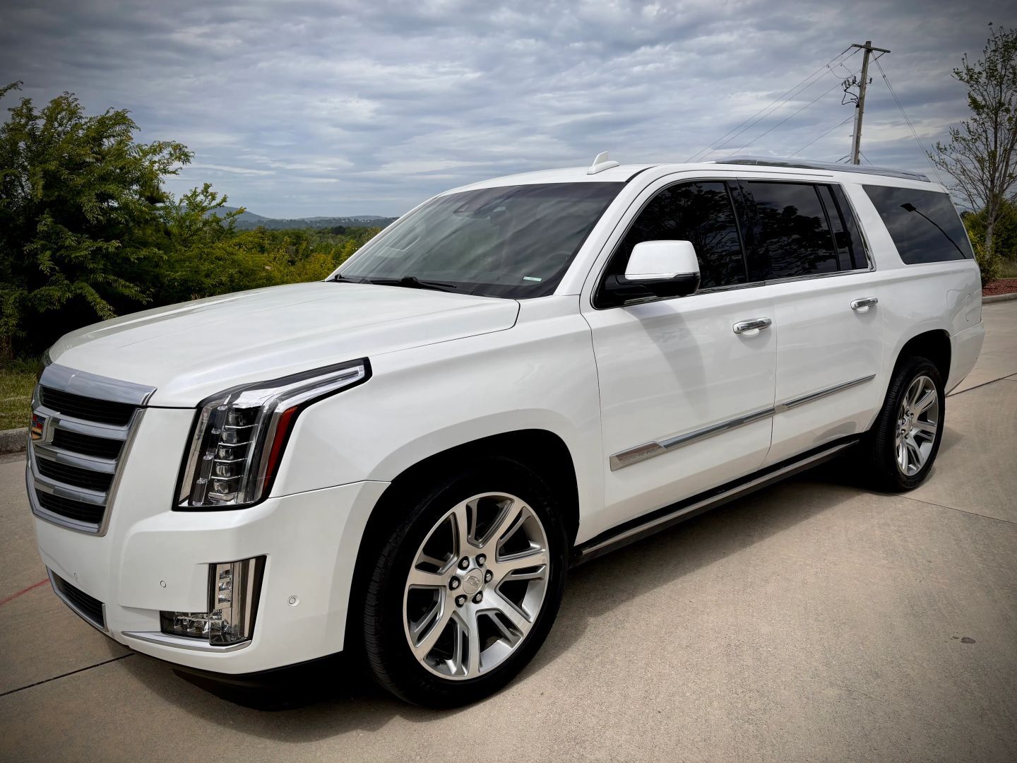 2017 CADILLAC Escalade ESV