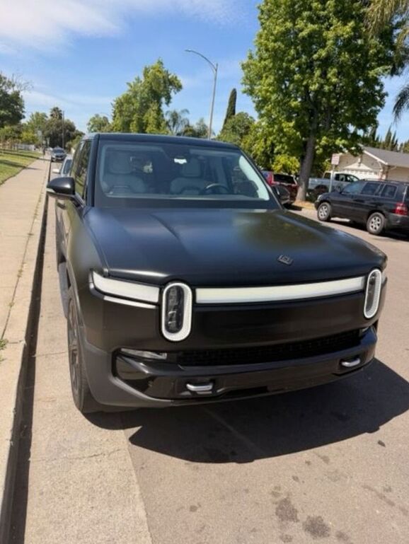 2023 RIVIAN R1S