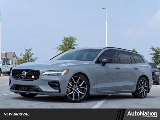2025 VOLVO V60