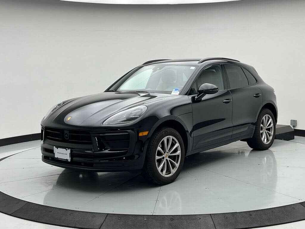 2025 PORSCHE Macan