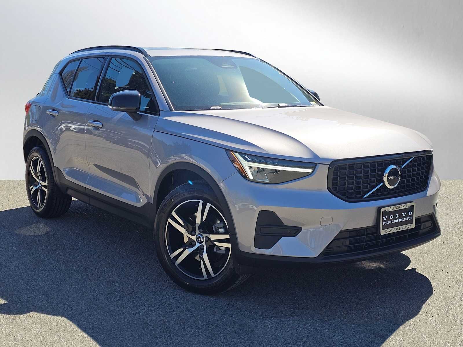 2026 VOLVO XC40