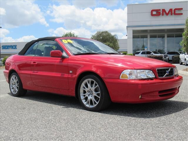 2004 VOLVO C70