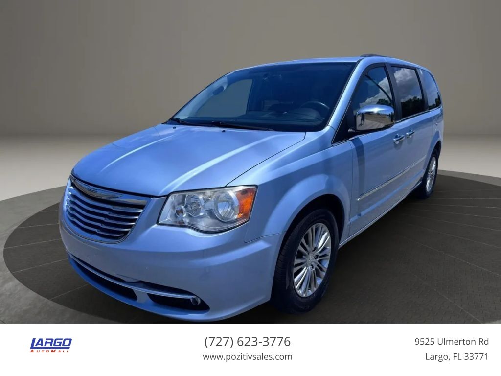 2013 CHRYSLER Town and Country