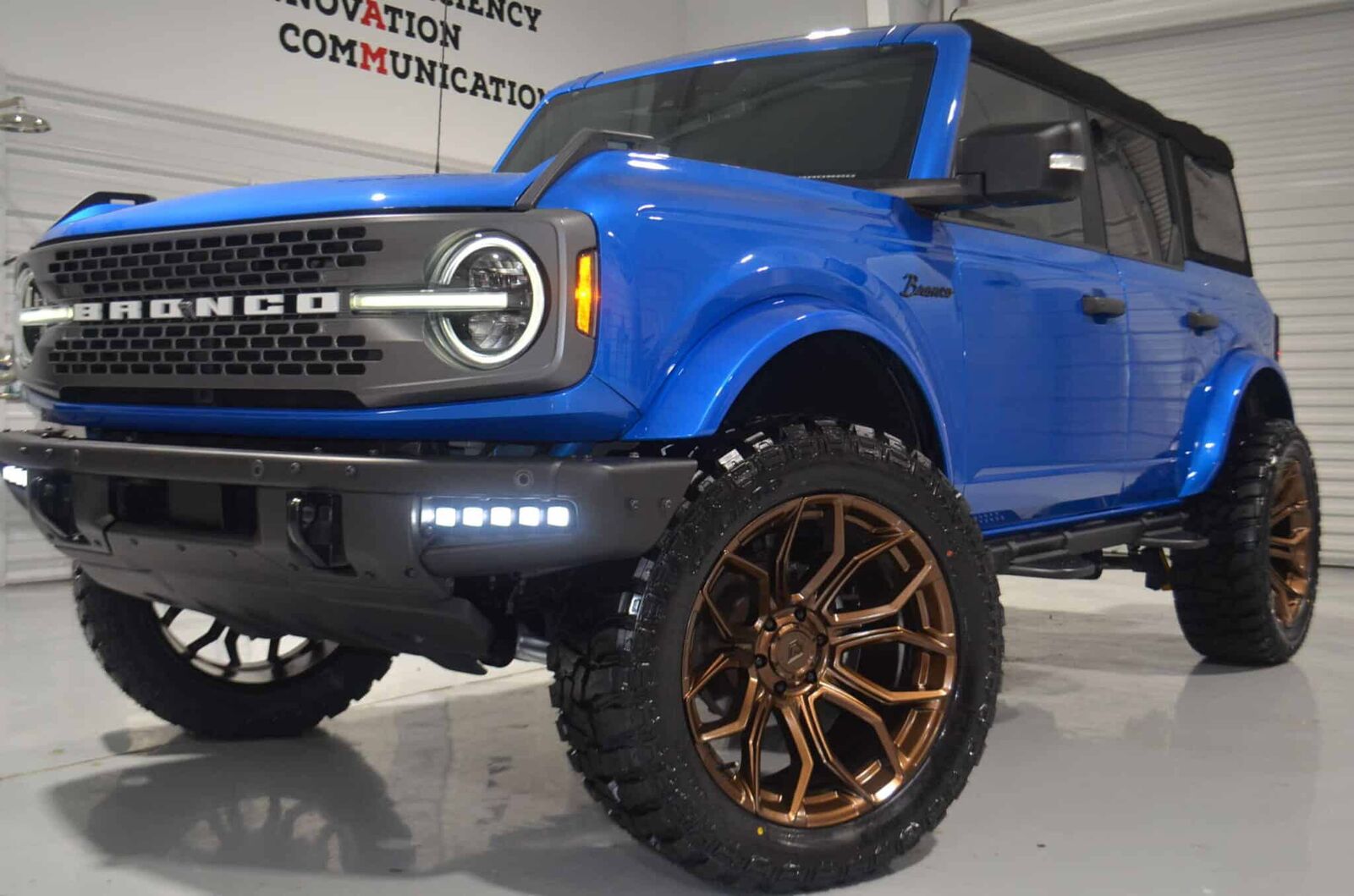 2023 FORD Bronco
