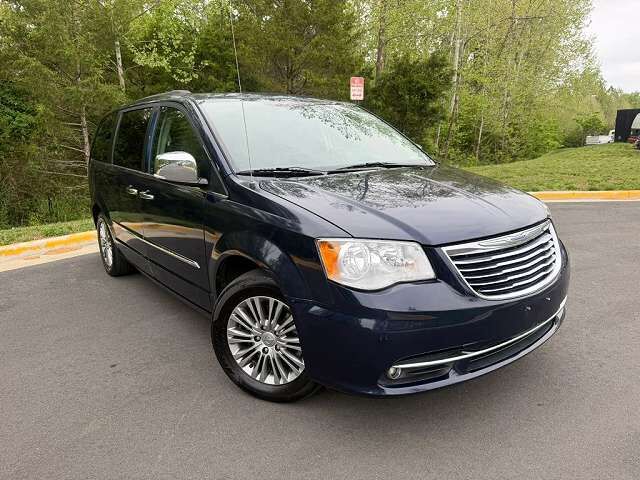 2013 CHRYSLER Town and Country