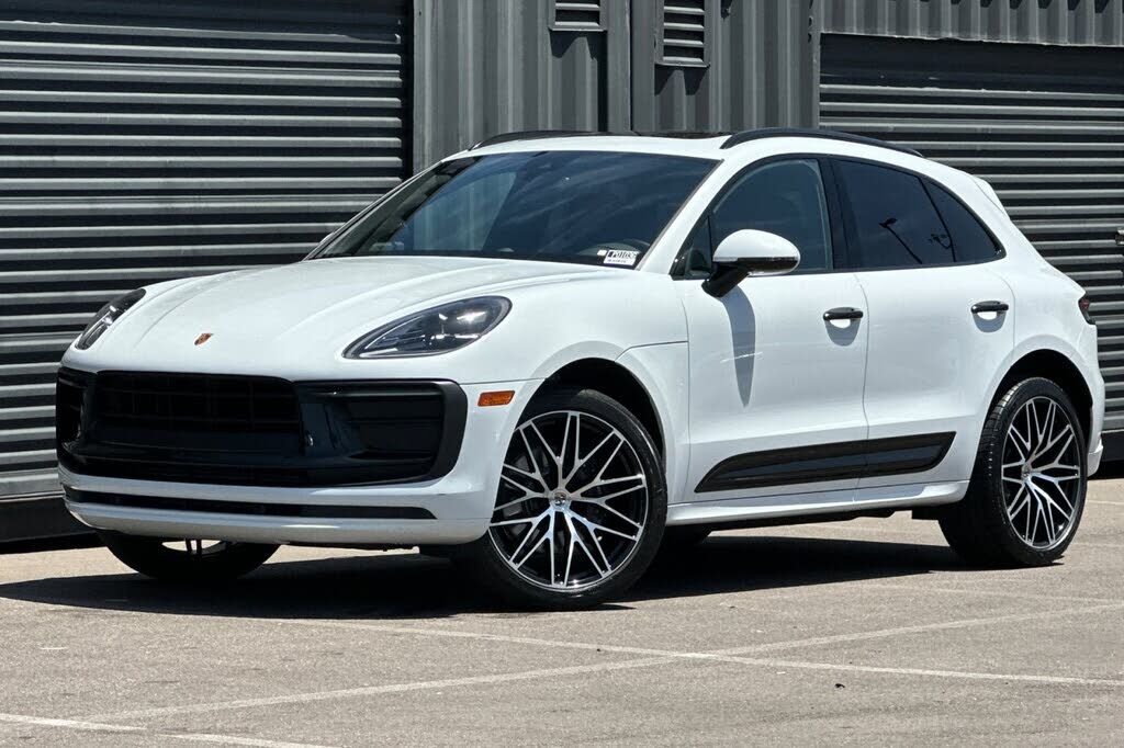 2022 PORSCHE Macan