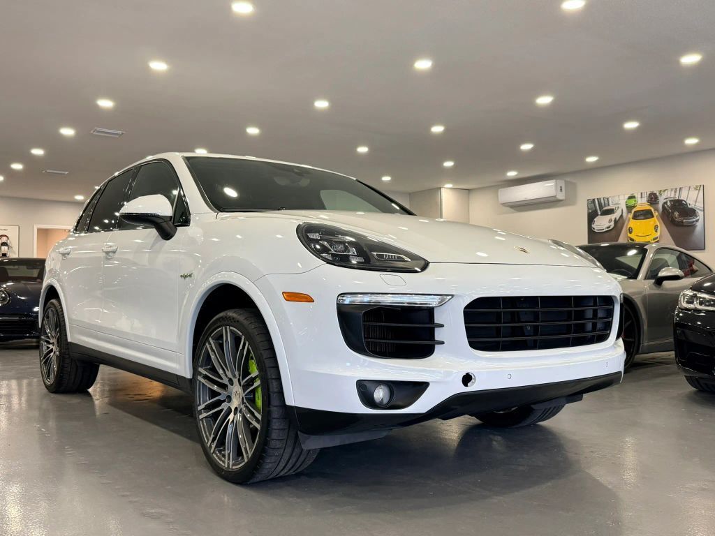 2017 PORSCHE Cayenne