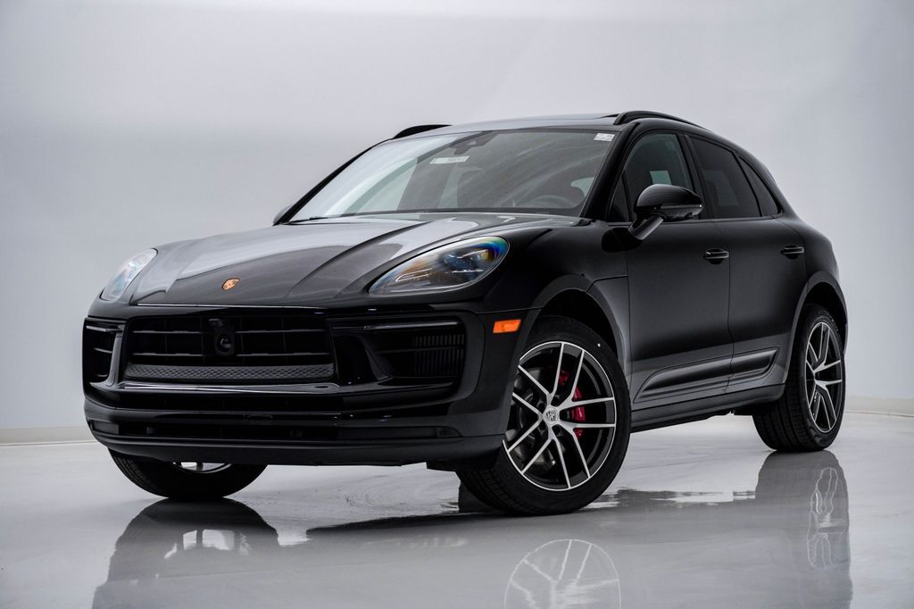 2026 PORSCHE Macan