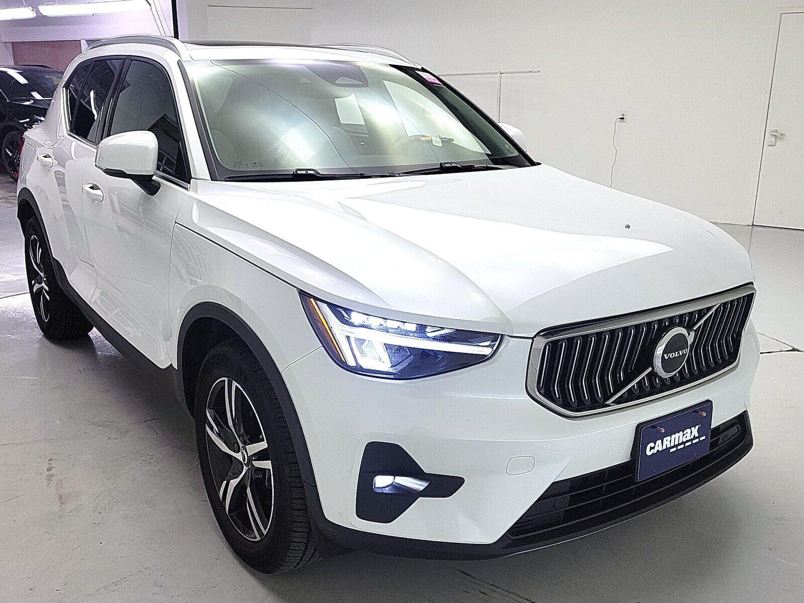 2023 VOLVO XC40