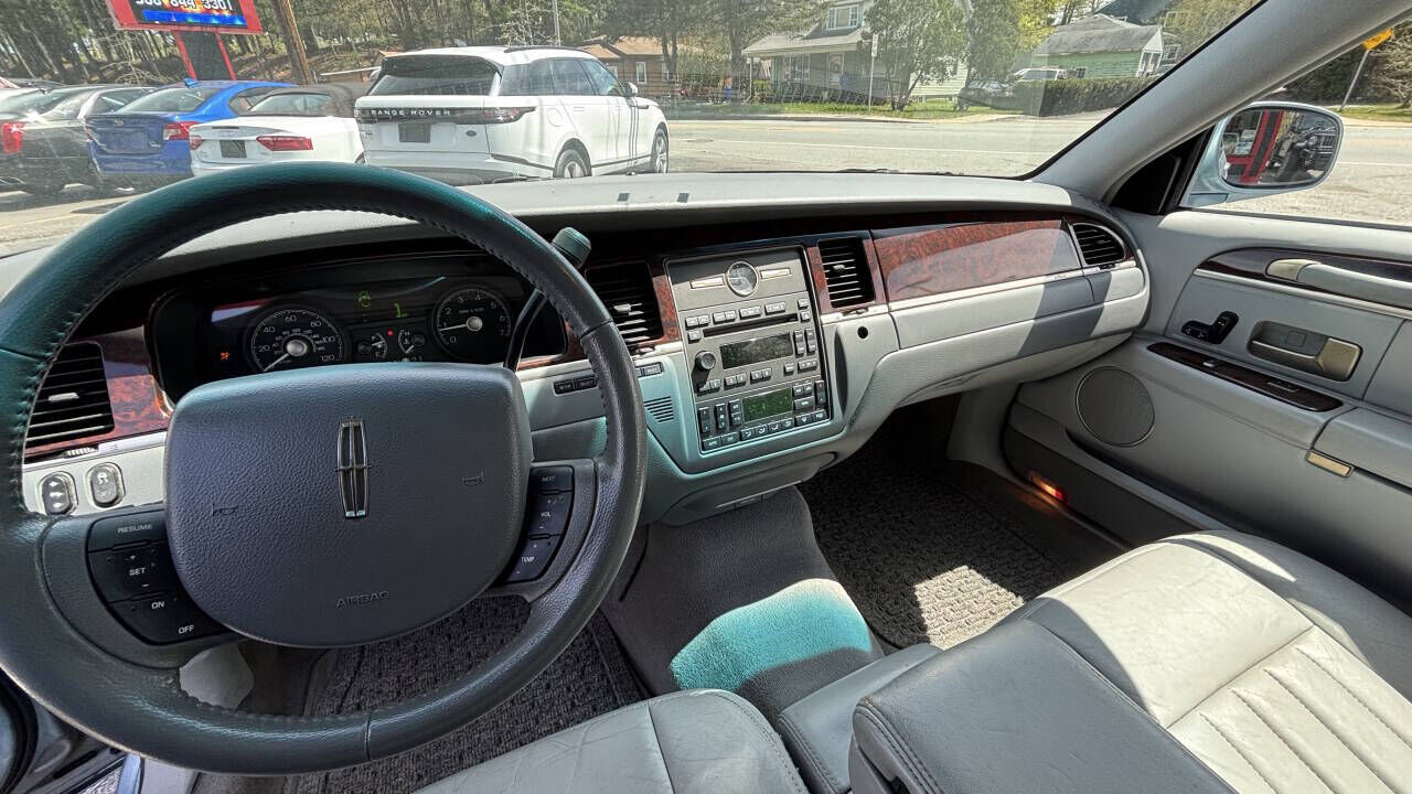 2006 LINCOLN Town Car