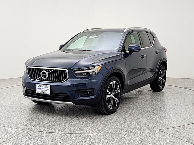 2022 VOLVO XC40