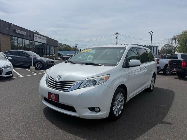 2017 TOYOTA Sienna