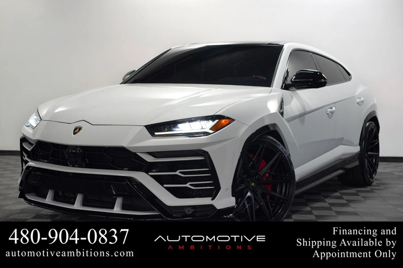 2019 LAMBORGHINI URUS