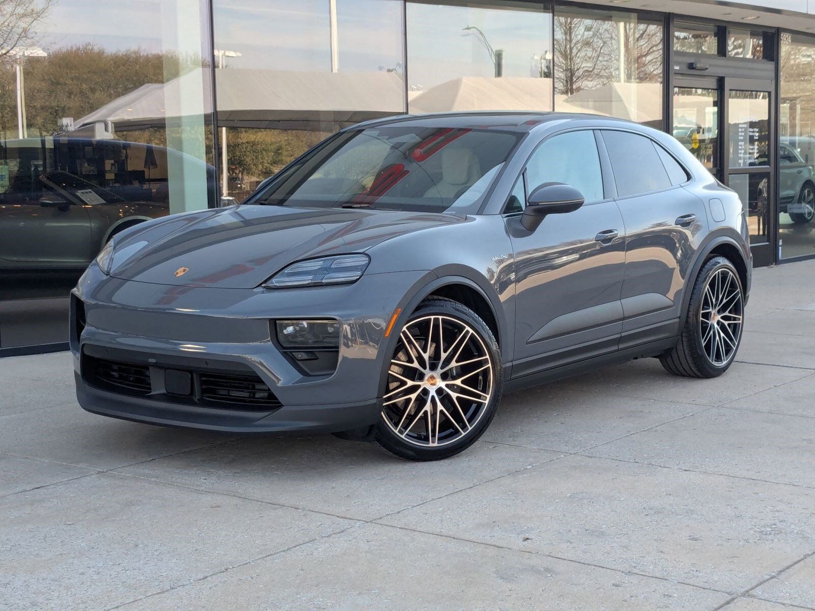 2026 PORSCHE Macan