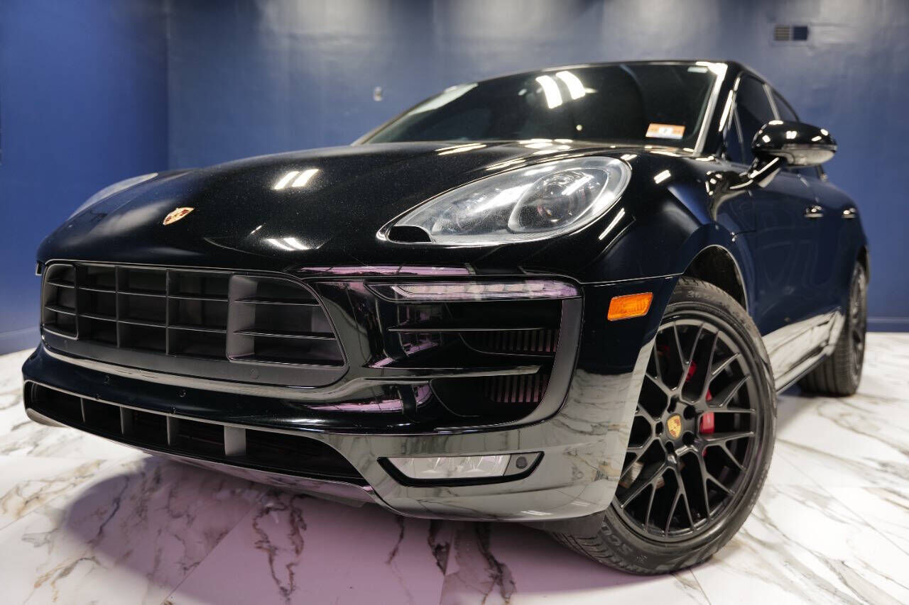 2017 PORSCHE Macan