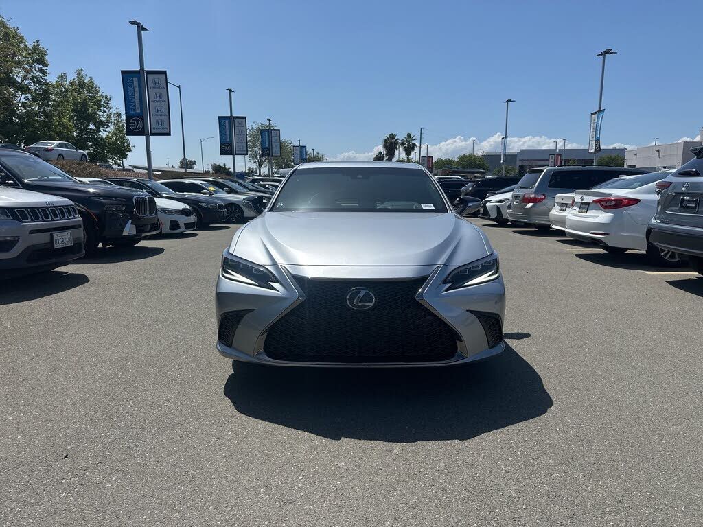 2024 LEXUS ES