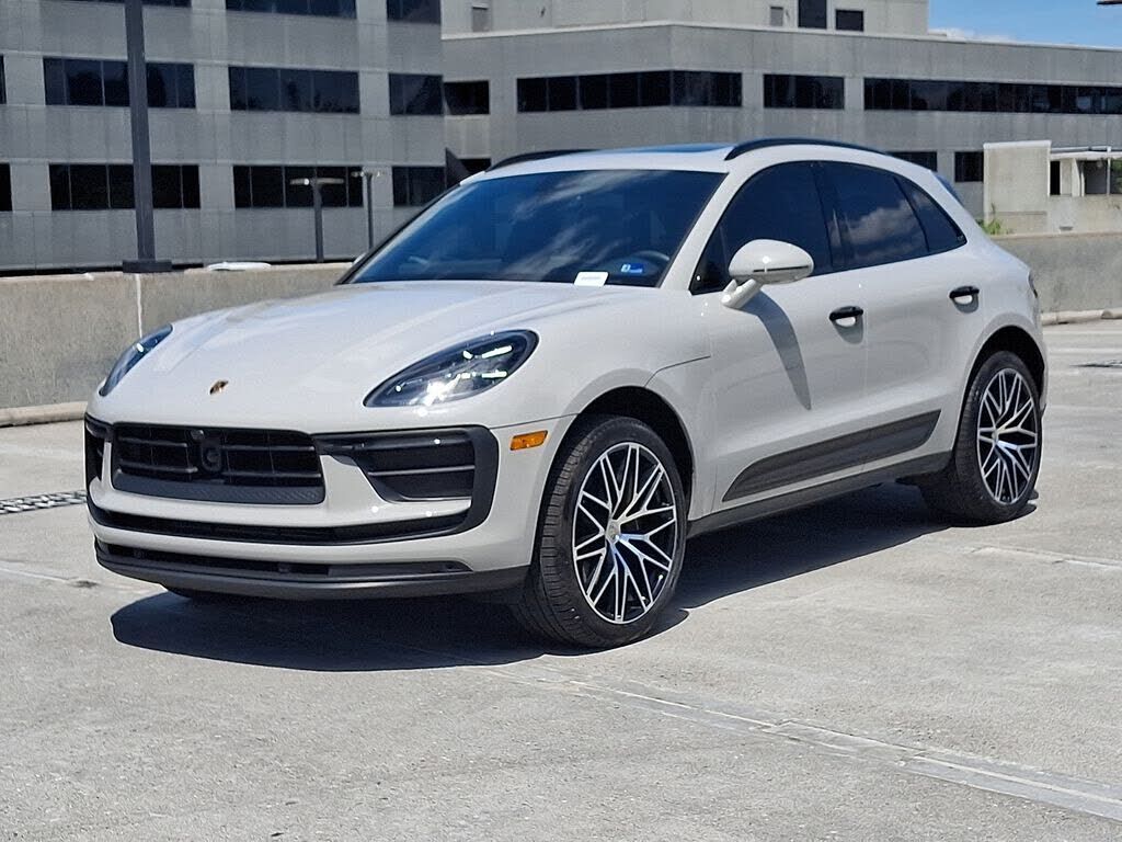 2024 PORSCHE Macan