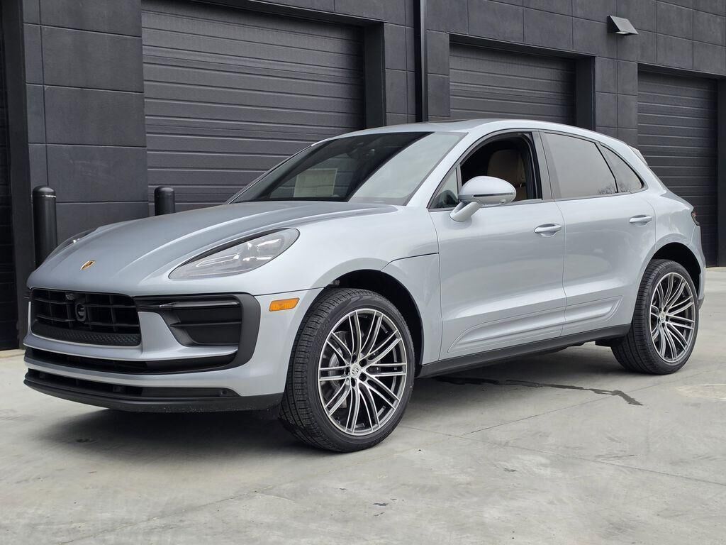 2026 PORSCHE Macan