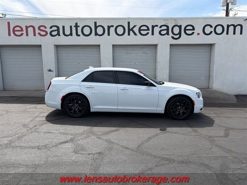 2019 CHRYSLER 300
