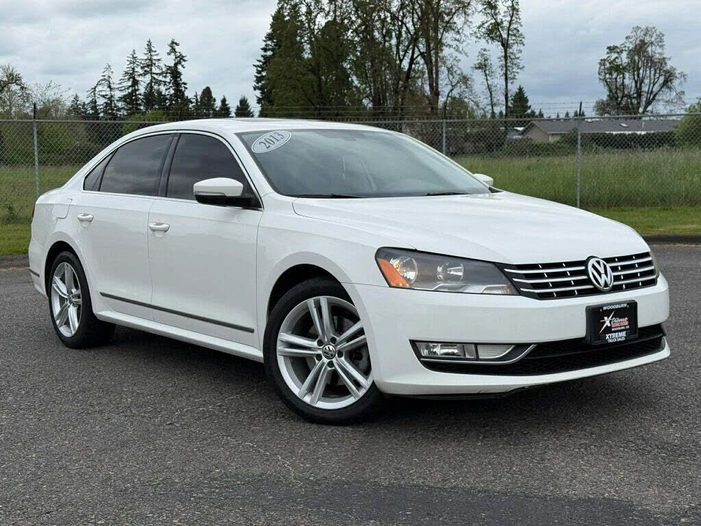 2013 VOLKSWAGEN Passat