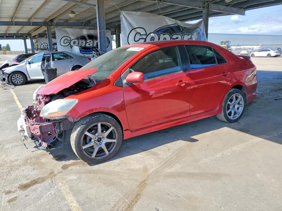 2011 TOYOTA Yaris