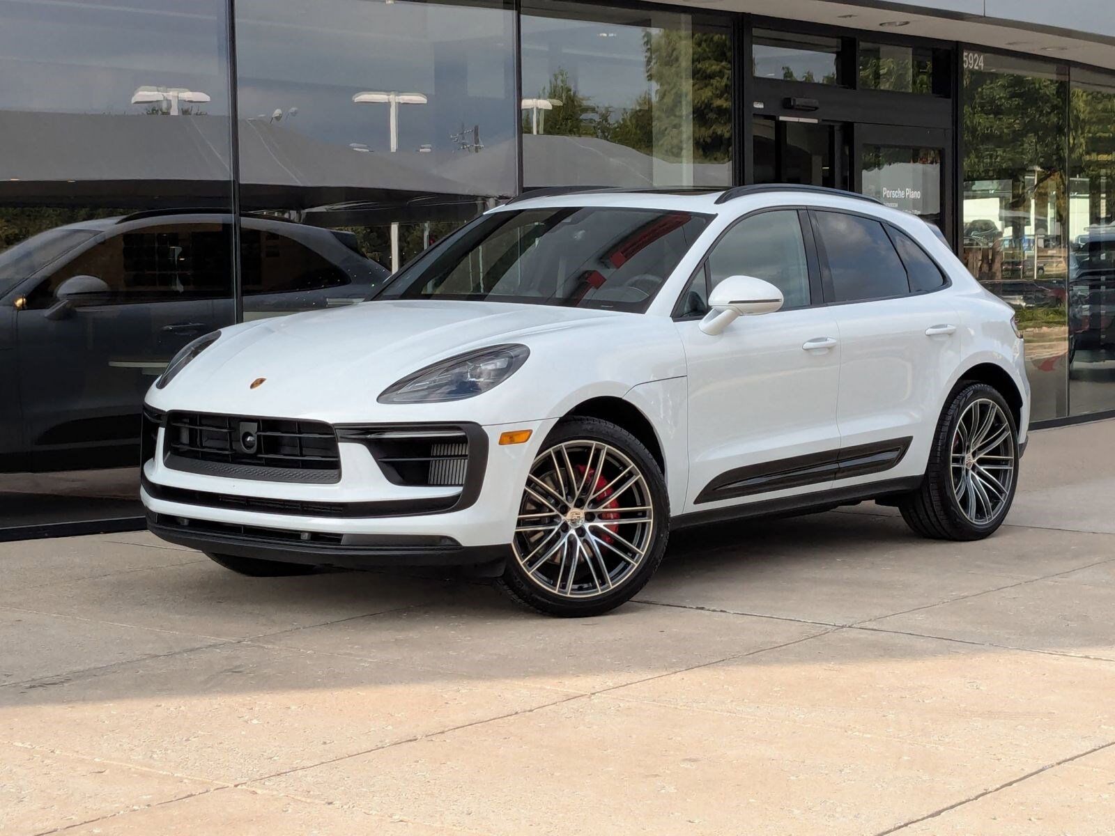 2026 PORSCHE Macan