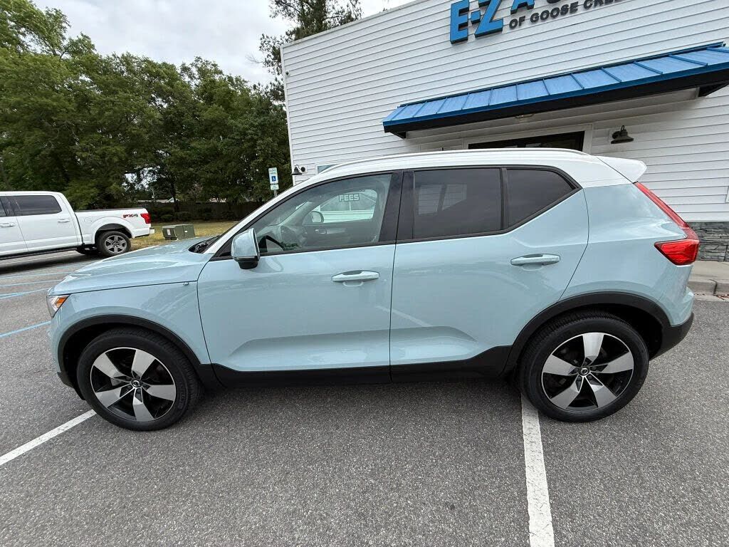 2019 VOLVO XC40