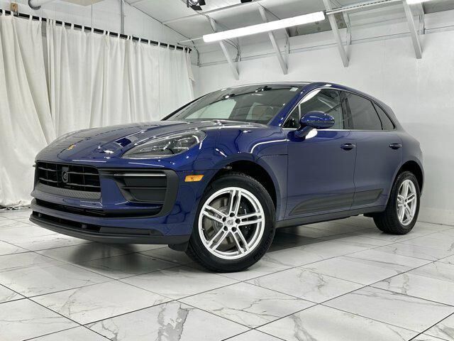 2025 PORSCHE Macan