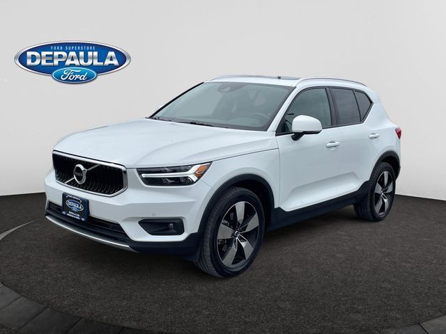 2021 VOLVO XC40