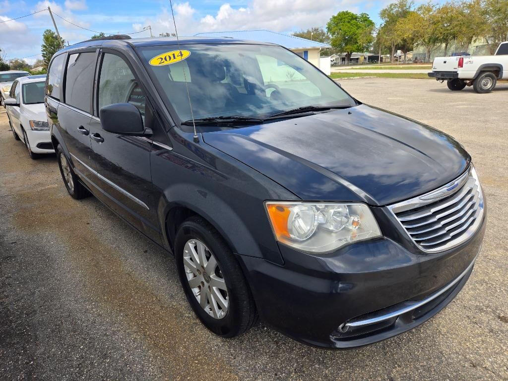 2014 CHRYSLER Town and Country