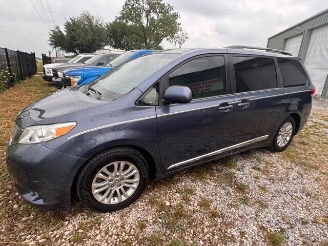 2013 TOYOTA Sienna