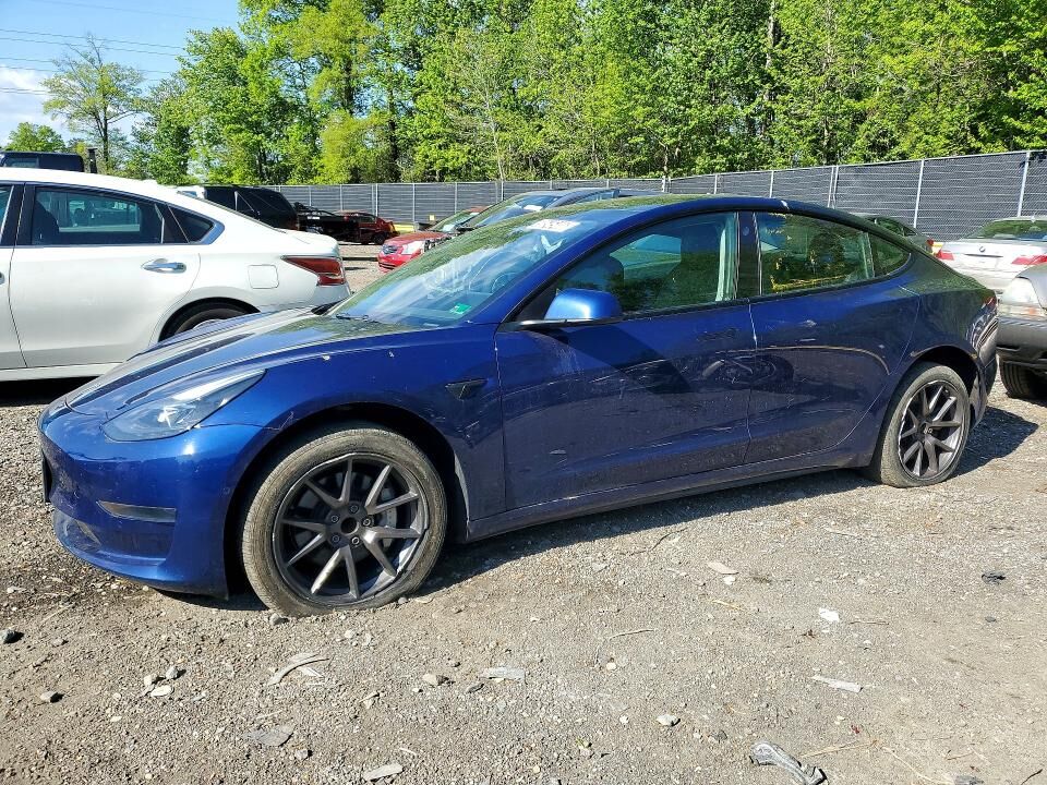 2022 TESLA Model 3