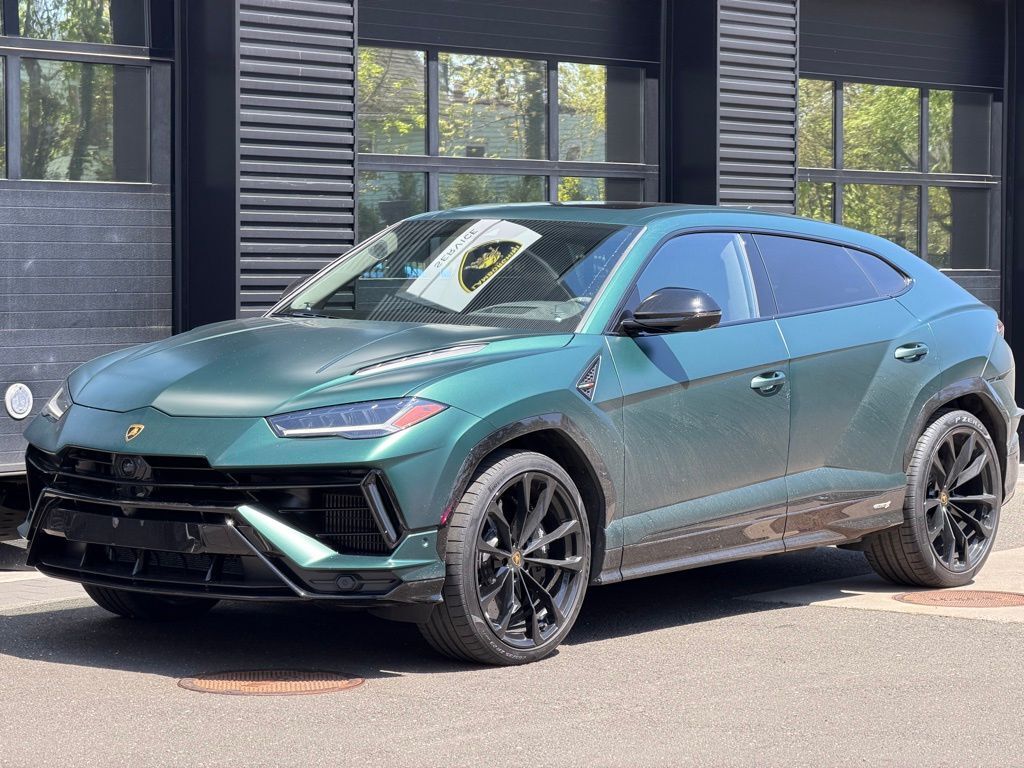 2024 LAMBORGHINI URUS