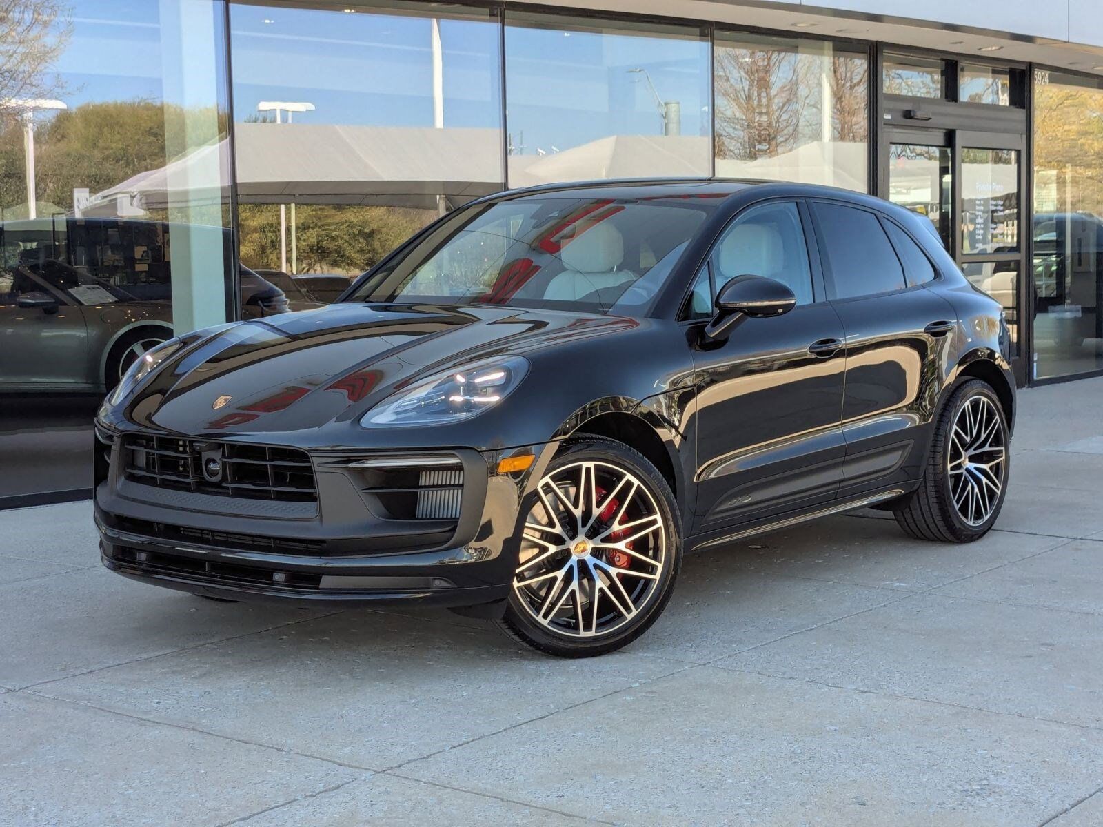 2026 PORSCHE Macan