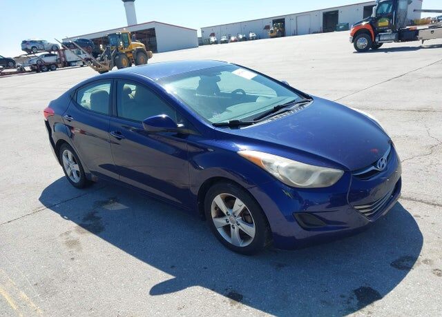 2013 HYUNDAI Elantra