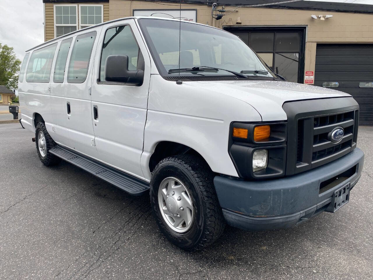 2012 FORD E-350