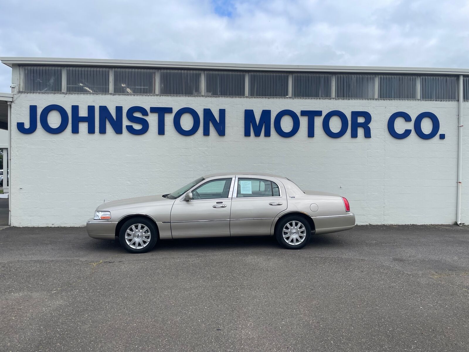 2008 LINCOLN Town Car