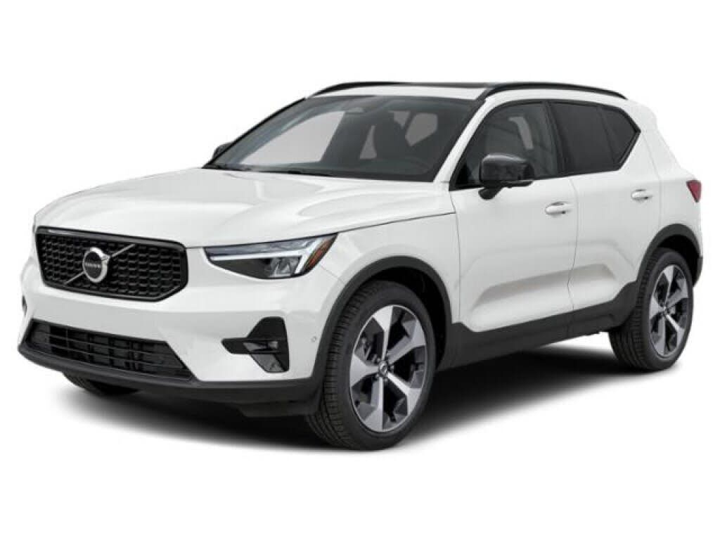 2026 VOLVO XC40